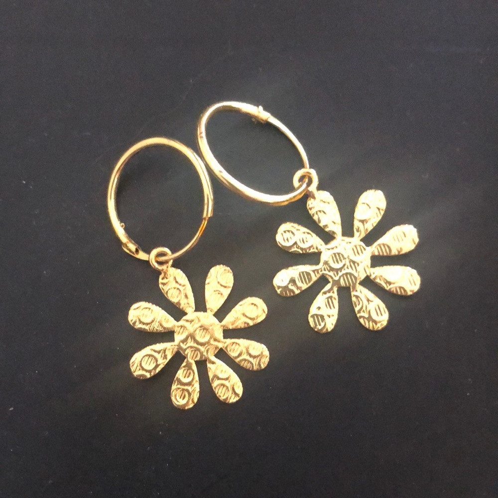 ⭐️COPY - New gold plated loop hoop sunflower dangle earrings! - Picture 5 of 8